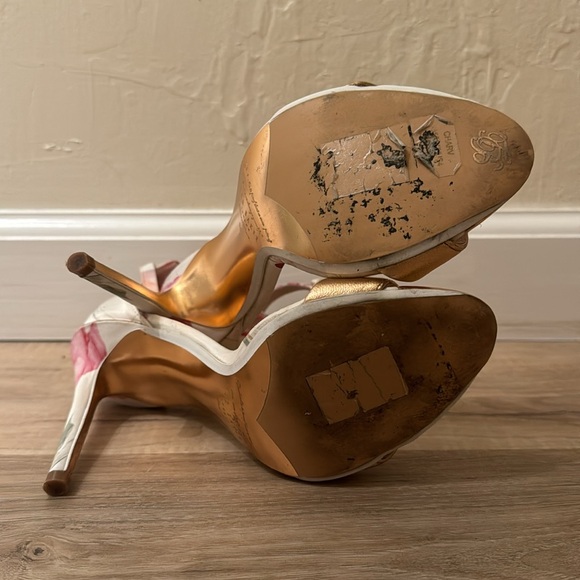 This shoes are absolutely beautiful,I paid so much $for them & forced them in. - Picture 3 of 4